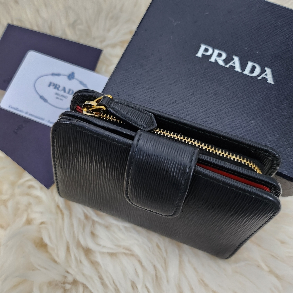 Prada Black Red Saffiano Leather coin Wallet Excellent condition! - Picture 12 of 13